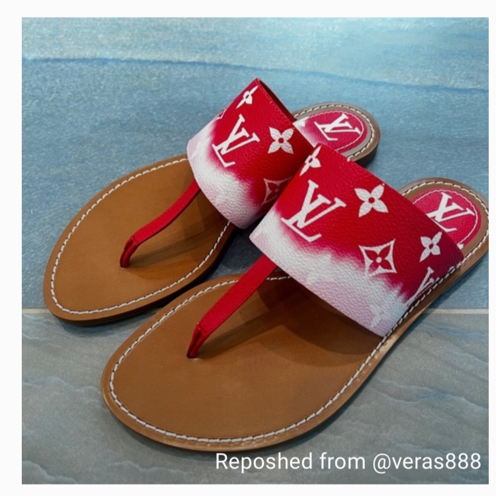 ‼️Limited time sale ‼️Louis Vuitton Monogram Pattern Slides (NEVER WORN)